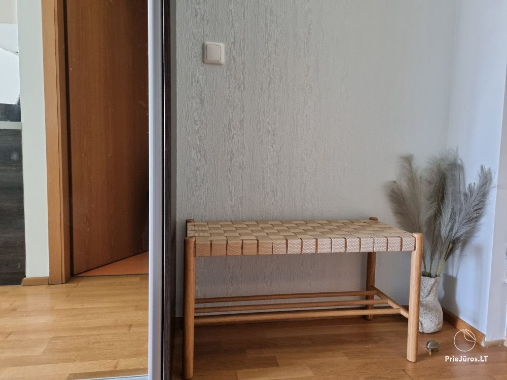 Saulains brīvdienu dzīvoklis-studija ar terasi mierīgā vietā pie jūras