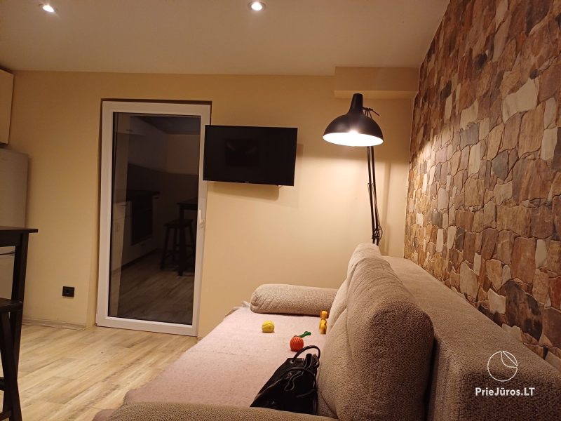 Do wynajęcia lokal o powierzchni 16 m2, na parterze (piwnica). pokój