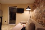 Do wynajęcia lokal o powierzchni 16 m2, na parterze (piwnica). pokój