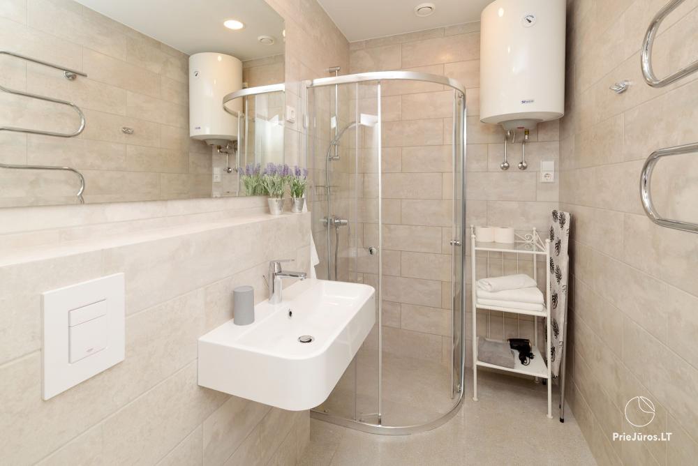 1–3-pokojowe apartamenty w Juodkrante „Prie Azuolo” – oddzielne wejścia, kuchnie, tarasy