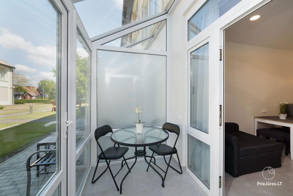 1–3-pokojowe apartamenty w Juodkrante „Prie Azuolo” – oddzielne wejścia, kuchnie, tarasy
