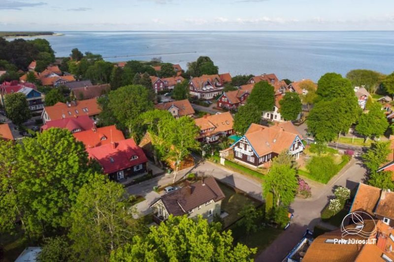 Apartamenty do wynajęcia w centrum Nidy. Meble ogrodowe na podwórku, WiFi, miejsce parkingowe