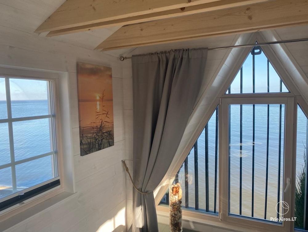 „Vila Preiloja” - domki i studia nad brzegiem laguny.