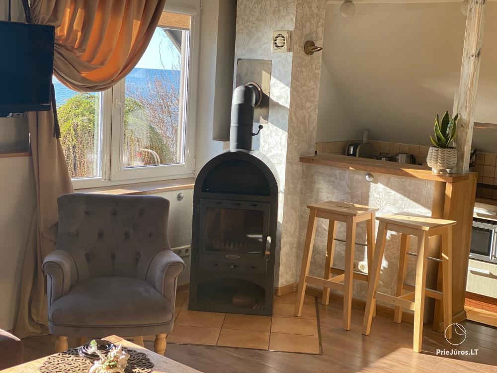 „Vila Preiloja” - domki i studia nad brzegiem laguny.