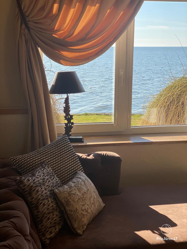 „Vila Preiloja” - domki i studia nad brzegiem laguny.