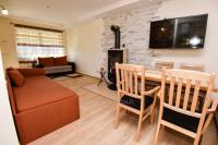 2-osobowe i 4-osobowe apartamenty w Sventoji. Prywatna wejścia, udogodnienia, sad
