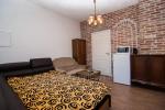 Jeden pokój (2 +1) Apartament z oddzielnym wejściem w prywatnym domu, w Połądze