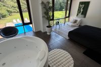 Luksusowy dom do wynajęcia "Pusyno Oaze": Jacuzzi, taras