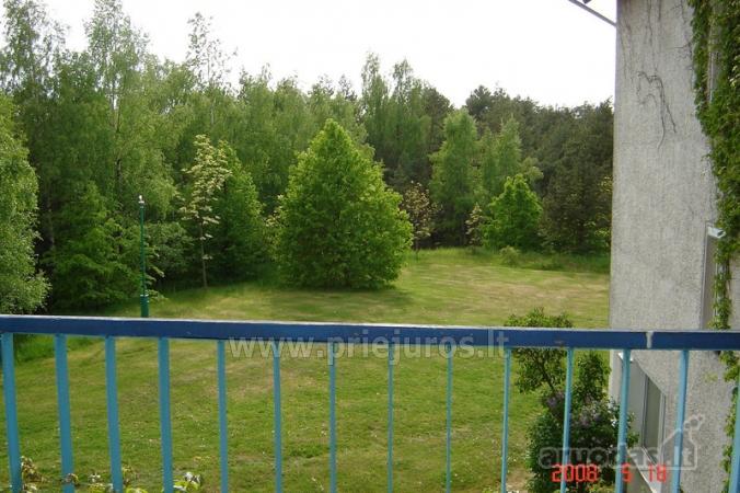 Apartamenty z dwoma sypialniami w Nidzie. Parking za darmo.