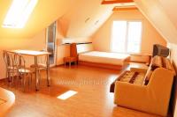 Przestronny apartament dwupokojowy. Spokojna lokalizacja, 10 min. na piechotę do plaży