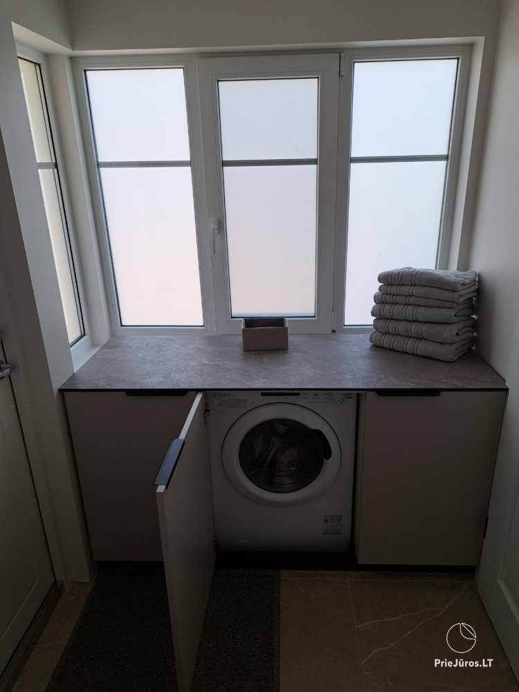 Do wynajęcia stylowy apartament z prywatnym podwórkiem i przytulnym domem z widokiem na lagunę w Preila