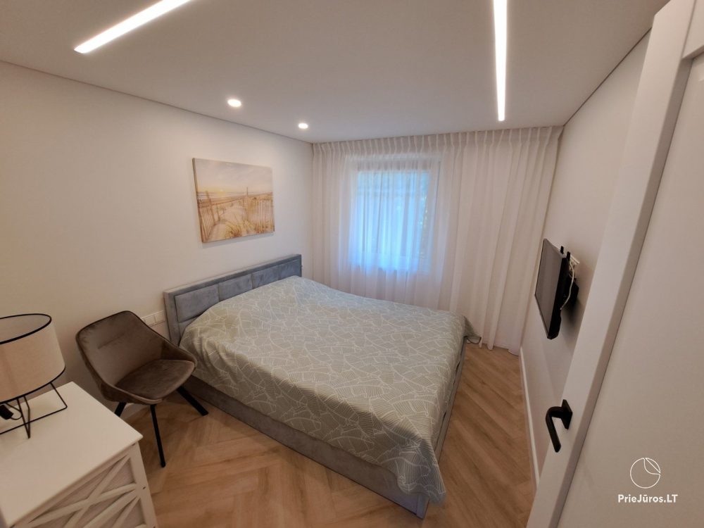 Do wynajęcia stylowy apartament z prywatnym podwórkiem i przytulnym domem z widokiem na lagunę w Preila