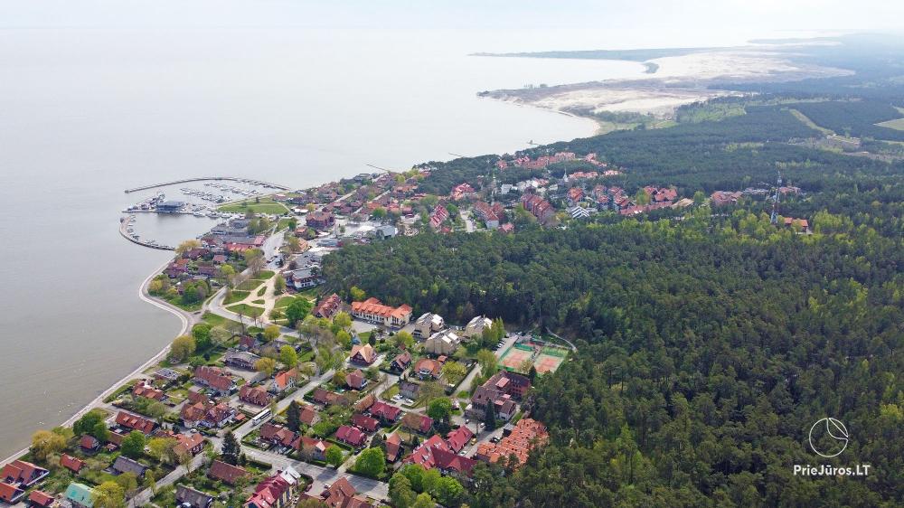 Nowy przestronny apartament Nidos Vilnelė z tarasem i bezpłatnym miejscem parkingowym w Nidzie