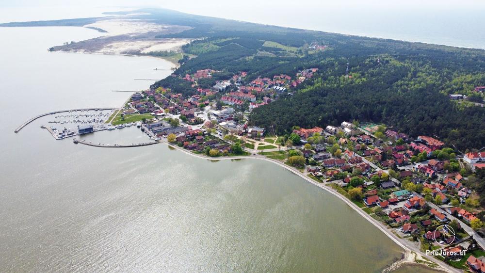 Nowy przestronny apartament Nidos Vilnelė z tarasem i bezpłatnym miejscem parkingowym w Nidzie