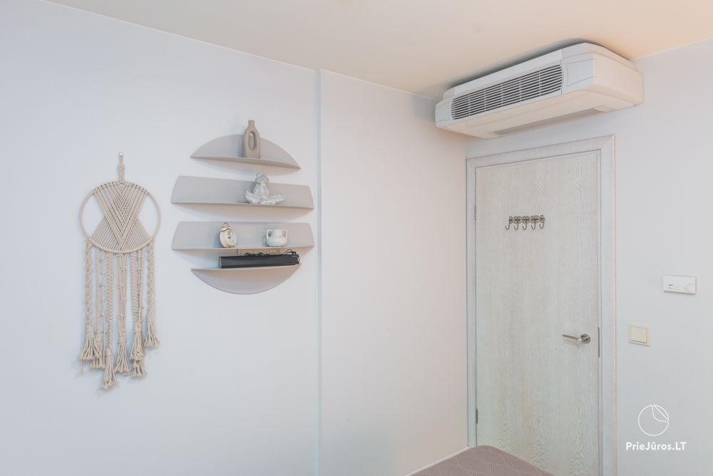 Nowy przestronny apartament Nidos Vilnelė z tarasem i bezpłatnym miejscem parkingowym w Nidzie