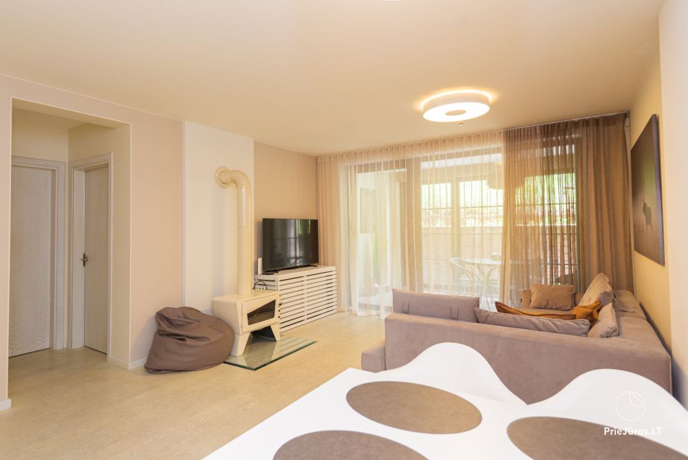 Nowy przestronny apartament Nidos Vilnelė z tarasem i bezpłatnym miejscem parkingowym w Nidzie