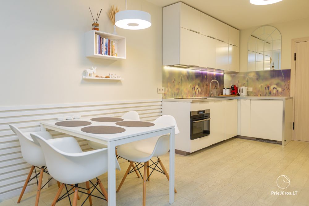 Nowy przestronny apartament Nidos Vilnelė z tarasem i bezpłatnym miejscem parkingowym w Nidzie