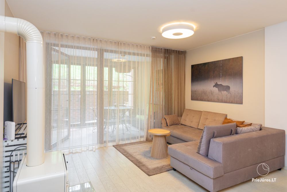 Nowy przestronny apartament Nidos Vilnelė z tarasem i bezpłatnym miejscem parkingowym w Nidzie
