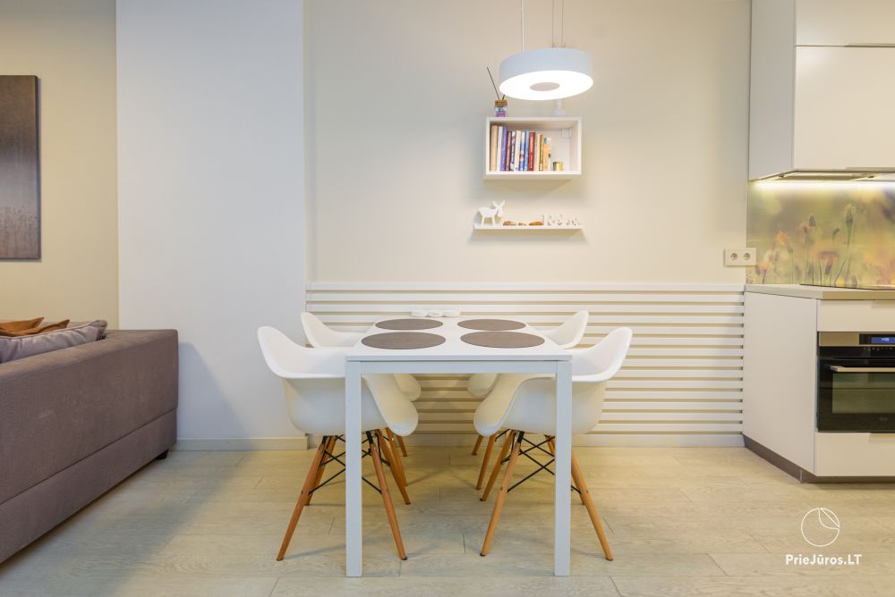 Nowy przestronny apartament Nidos Vilnelė z tarasem i bezpłatnym miejscem parkingowym w Nidzie