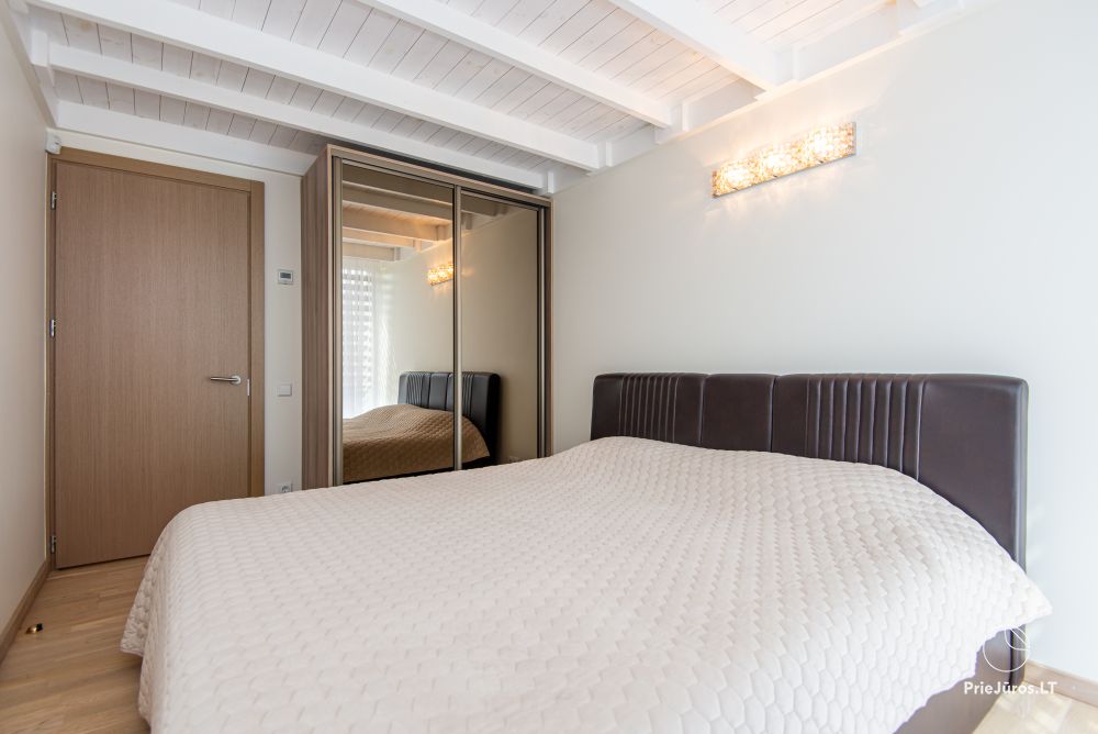 Apartamenty w Kunigiškiai. Taras z widokiem na las sosnowy, 200 m od morza