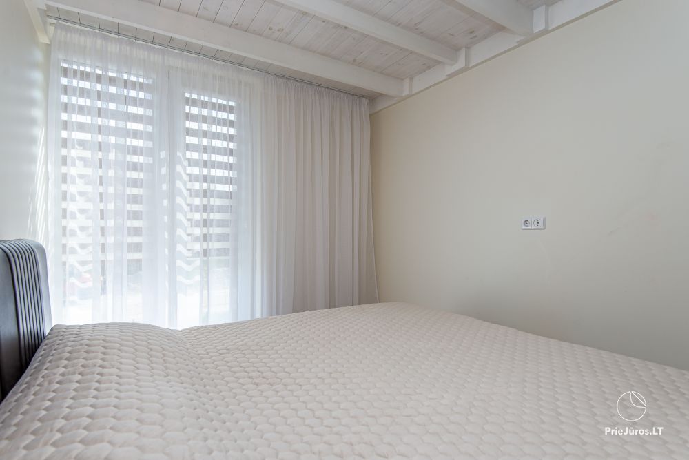 Apartamenty w Kunigiškiai. Taras z widokiem na las sosnowy, 200 m od morza