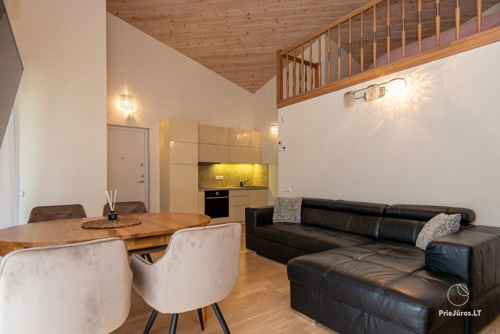 Apartamenty w Kunigiškiai. Taras z widokiem na las sosnowy, 200 m od morza