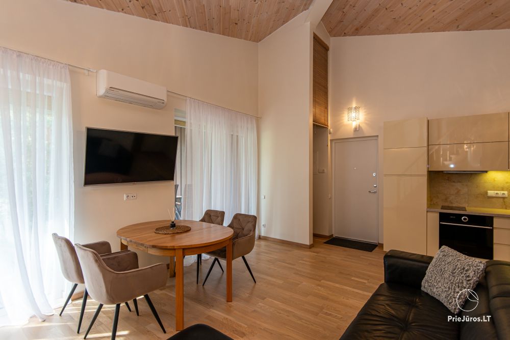 Apartamenty w Kunigiškiai. Taras z widokiem na las sosnowy, 200 m od morza