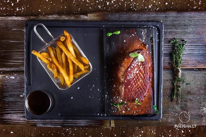 Restauracja w Nidzie MEAT SteakHouse, w hotelu Jelita