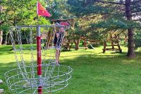 Disc Golf w Sventoji (Pałanga) – gospodarstwo „Akmeninė sala”
