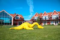 Park Dinozaurów DINO.LT Radailiai w kompleksie "Radailių dvaras" niedaleko Kłajpedy