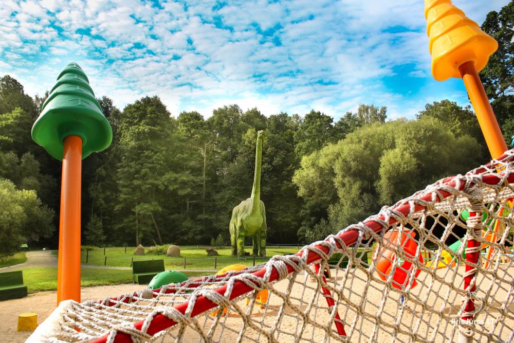 Park Dinozaurów DINO.LT Radailiai w kompleksie "Radailių dvaras" niedaleko Kłajpedy