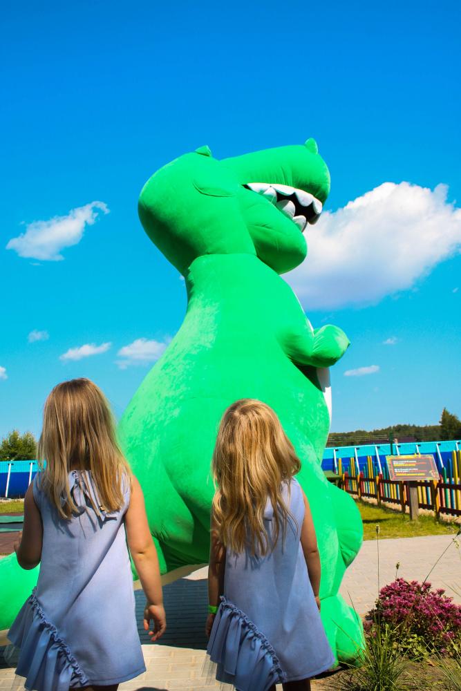 Park Dinozaurów DINO.LT Radailiai w kompleksie "Radailių dvaras" niedaleko Kłajpedy
