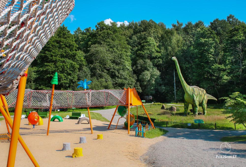 Park Dinozaurów DINO.LT Radailiai w kompleksie "Radailių dvaras" niedaleko Kłajpedy