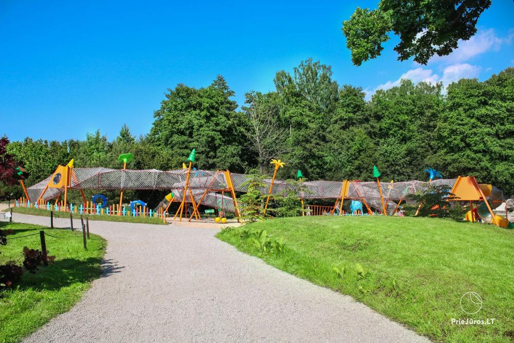 Park Dinozaurów DINO.LT Radailiai w kompleksie "Radailių dvaras" niedaleko Kłajpedy