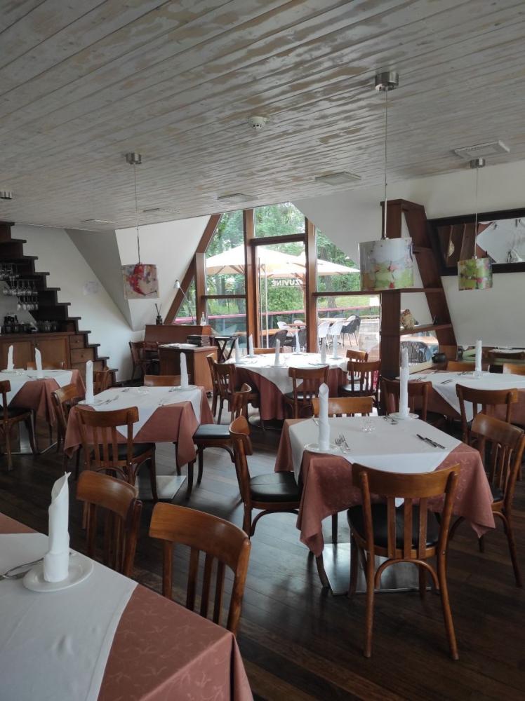 RESTAURACJA RYBNA "ZUVINE"
