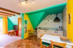 Pokój dwuosobowy z dodatkowym łóżkiem, kuchnia, balkon na drugim piętrze - 4