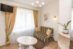 Nr 202 Apartament dwupokojowy (2 + 1) na II piętrze z własnym prysznicem i WC - 1