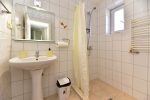 Nr 203 Pokój dwuosobowy (2 + 1) na II piętrze z własnym prysznicem i WC - 5