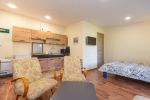 Studio apartment with a private patio - 2