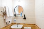 Nr 4 Pokój z jednym łóżkiem podwójnym i osobną łazienką na pierwszym piętrze. - 5