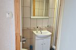 Nr 4 Dwupokojowe mieszkanie z aneksem kuchennym, łazienka z WC. Na drugim piętrze - 4